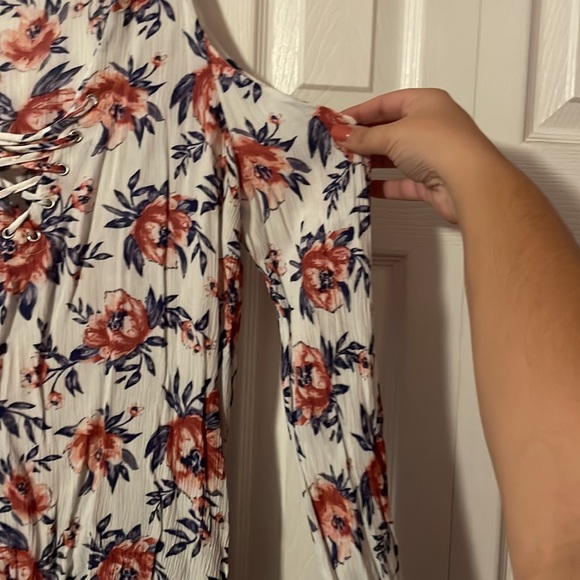 Flower Open Shoulder Long Sleeve - Picture 4 of 5